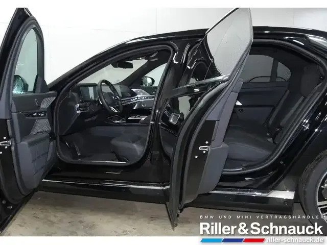 BMW 750