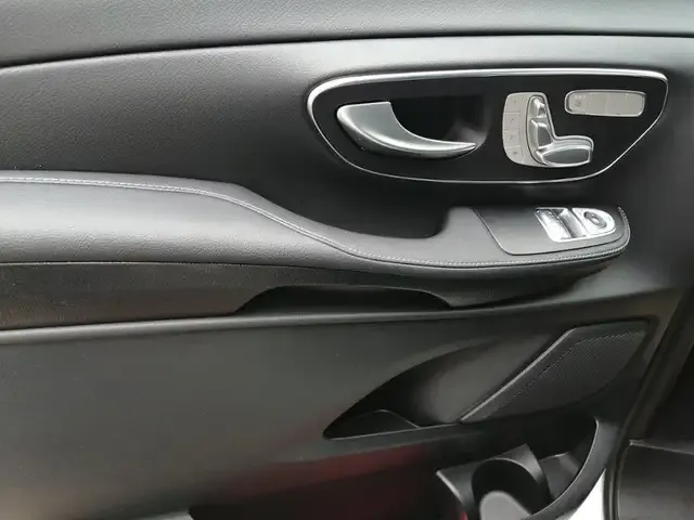 Mercedes-Benz V 220