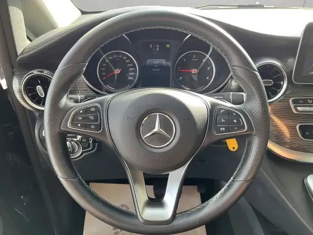 Mercedes-Benz V 250