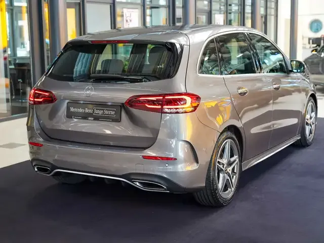 Mercedes-Benz B 220