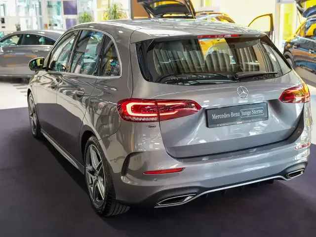 Mercedes-Benz B 220