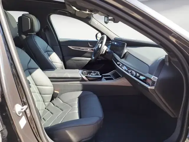 BMW 750