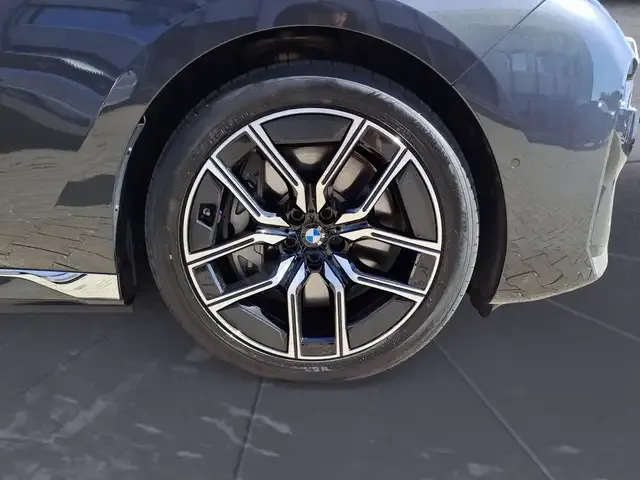BMW 750