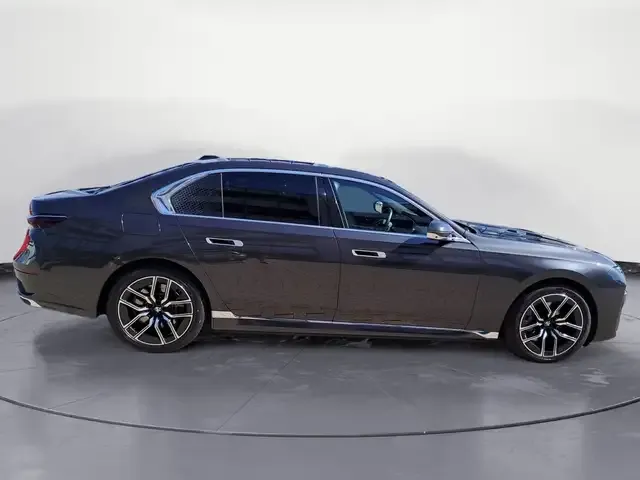 BMW 750