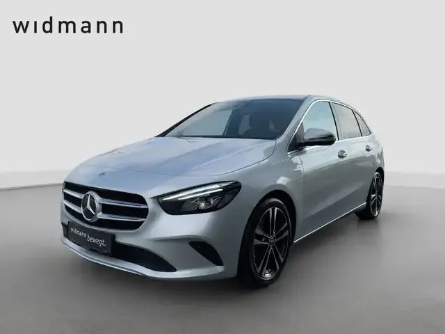 Mercedes-Benz B 180