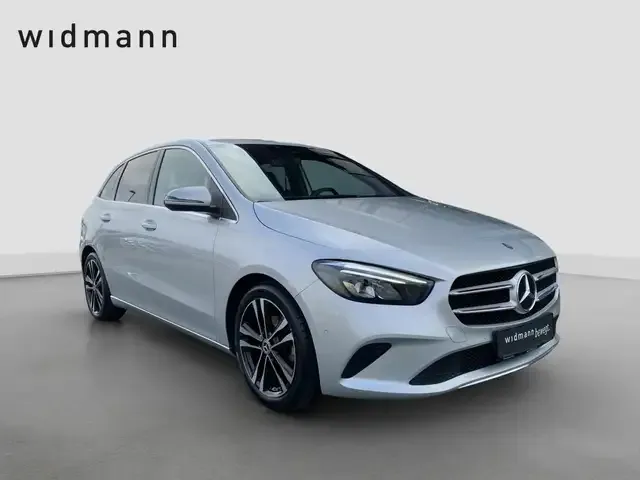 Mercedes-Benz B 180