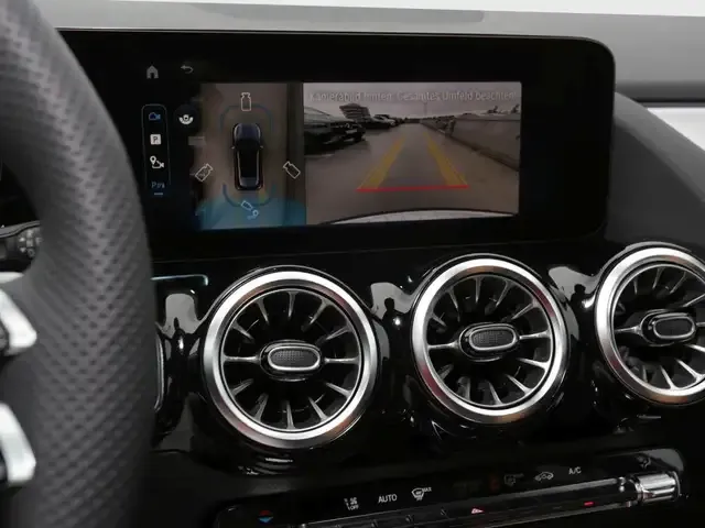 Mercedes-Benz GLA 220