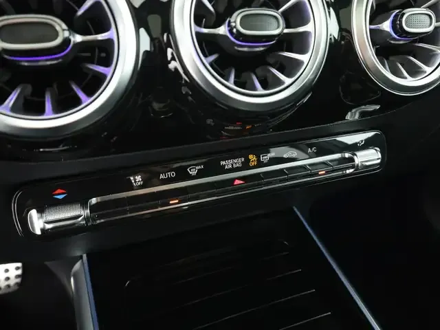 Mercedes-Benz GLA 220