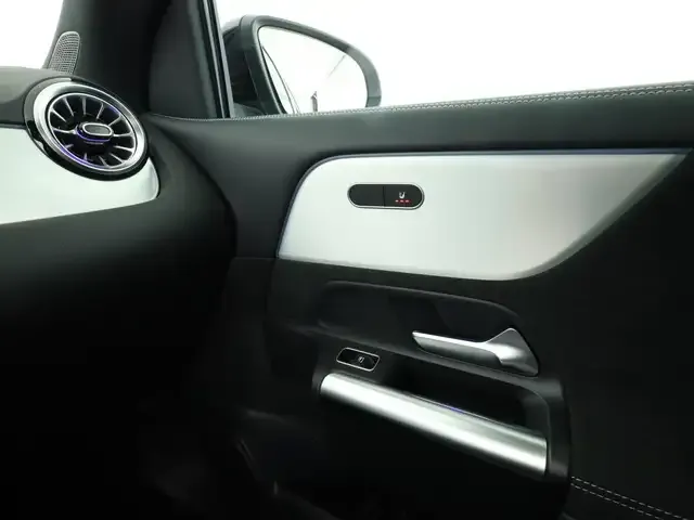 Mercedes-Benz GLA 220