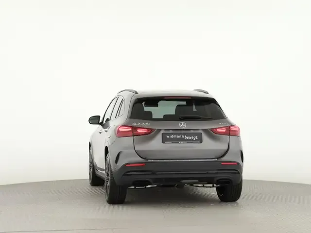Mercedes-Benz GLA 220