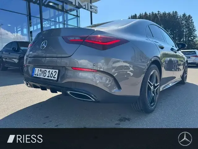 Mercedes-Benz CLA 180