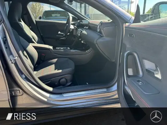 Mercedes-Benz CLA 180