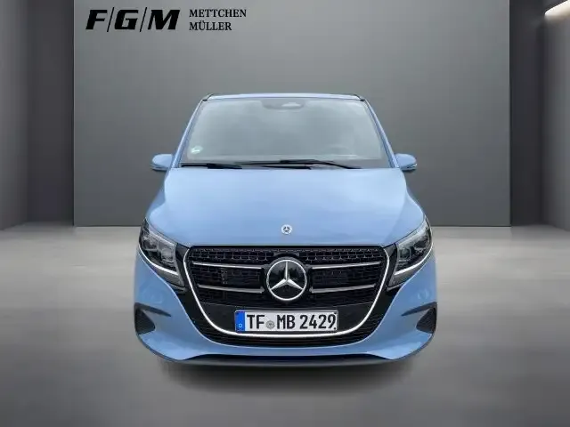 Mercedes-Benz V 220