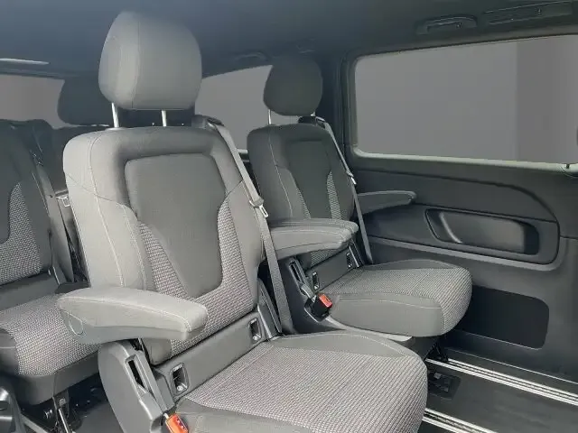 Mercedes-Benz V 220