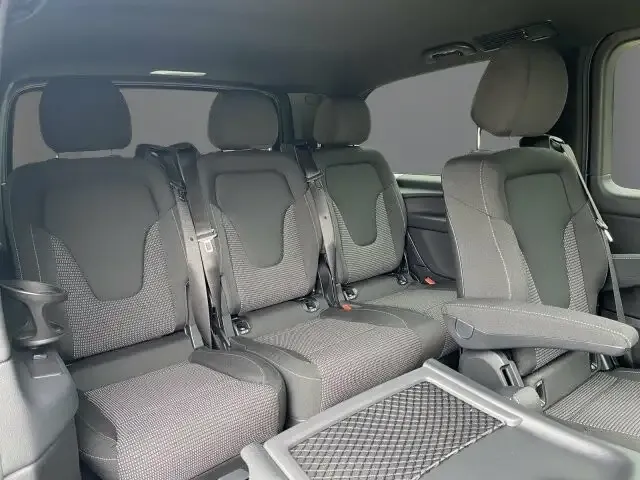 Mercedes-Benz V 220