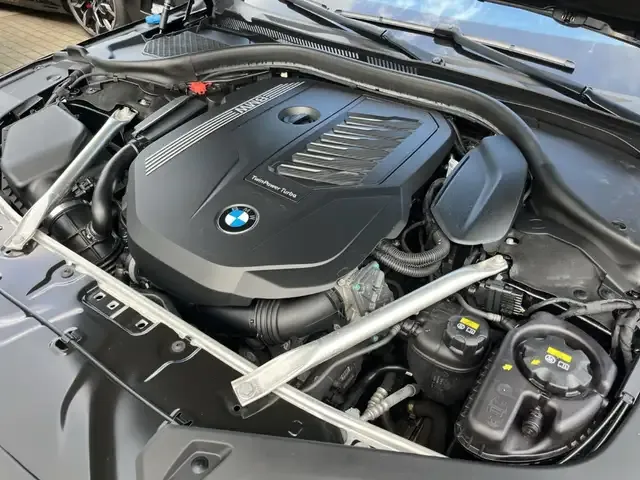 BMW 840