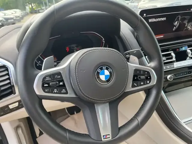 BMW 840