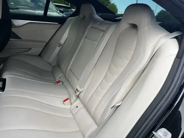 BMW 840