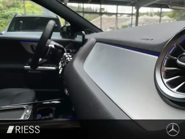 Mercedes-Benz GLA 220