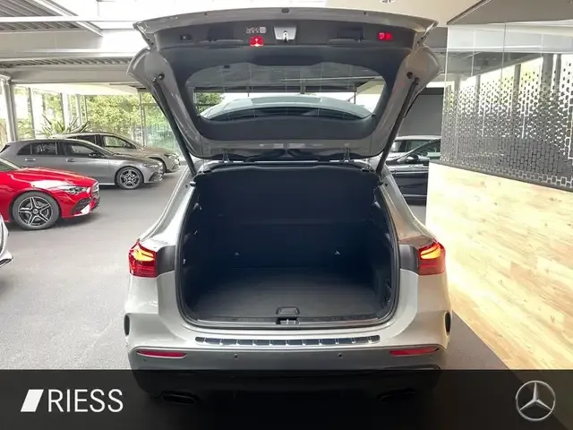 Mercedes-Benz GLA 220