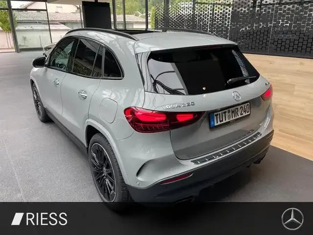 Mercedes-Benz GLA 220