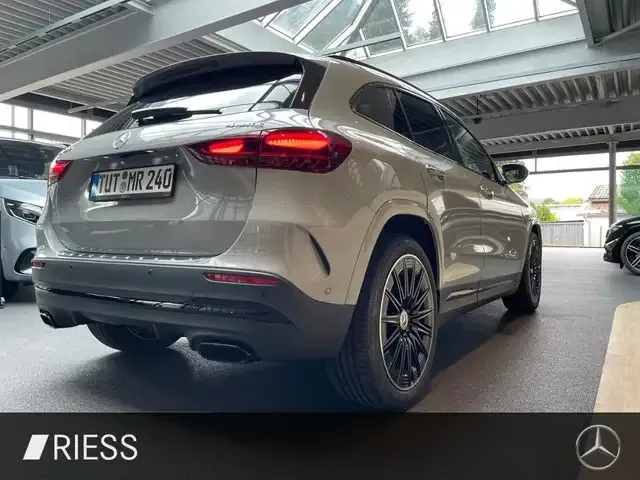 Mercedes-Benz GLA 220