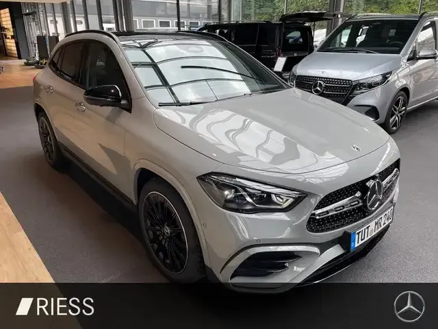 Mercedes-Benz GLA 220