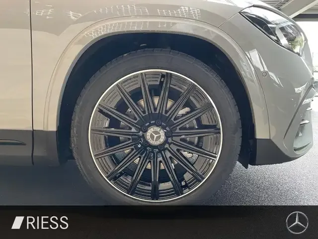 Mercedes-Benz GLA 220