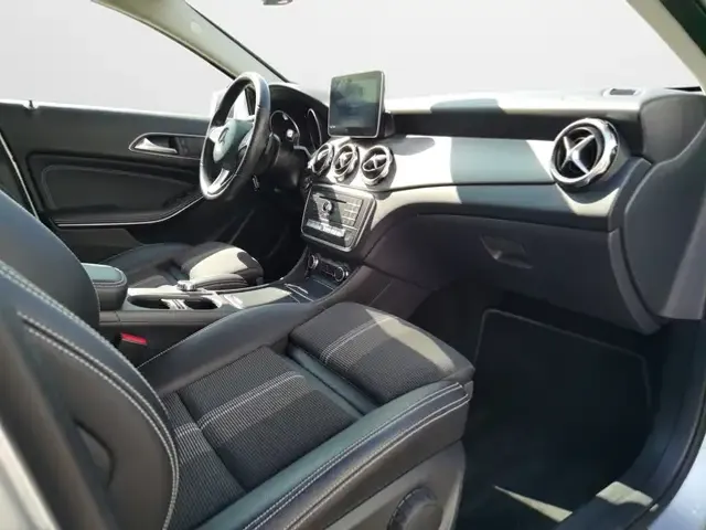 Mercedes-Benz GLA 180