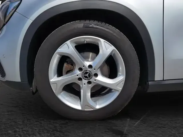 Mercedes-Benz GLA 180