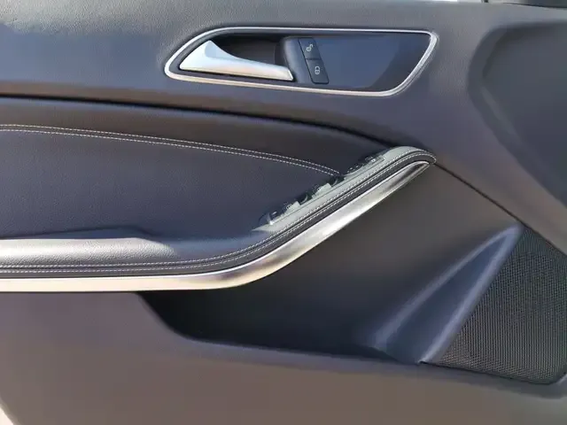 Mercedes-Benz GLA 180