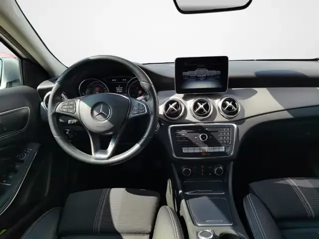 Mercedes-Benz GLA 180