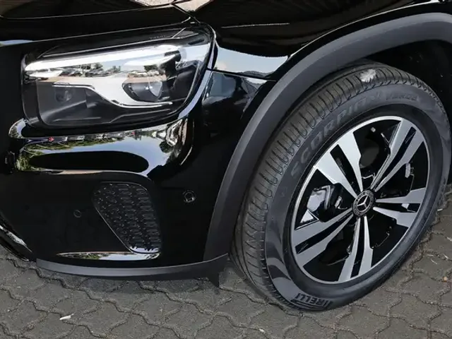 Mercedes-Benz GLB 200