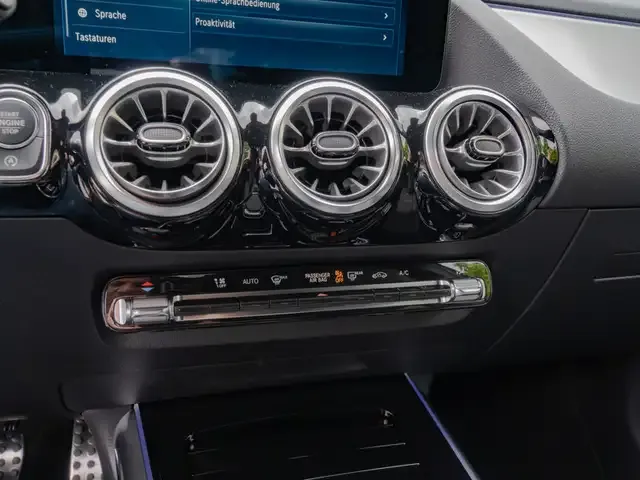 Mercedes-Benz GLA 220