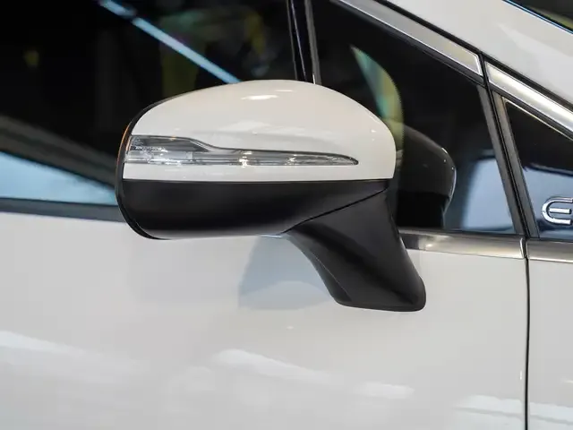 Mercedes-Benz EQE 300