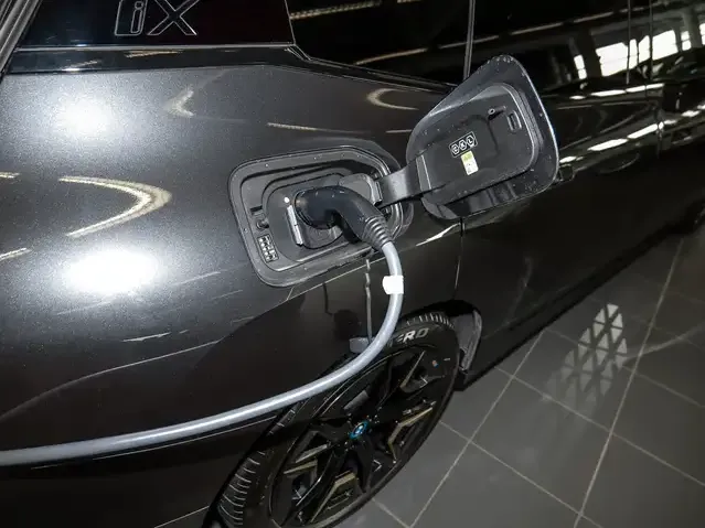 BMW iX