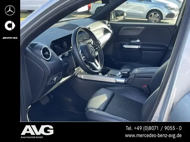 Mercedes-Benz GLB 220