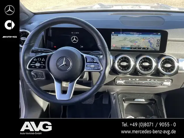 Mercedes-Benz GLB 220