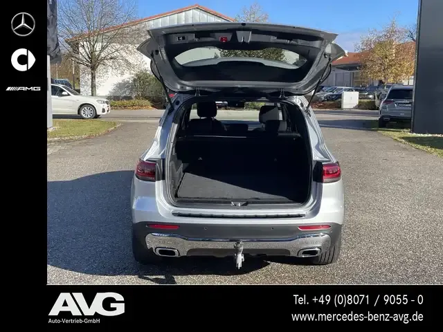 Mercedes-Benz GLB 220