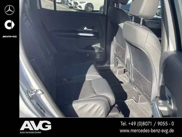 Mercedes-Benz GLB 220