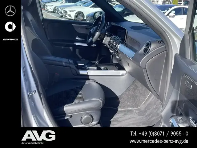 Mercedes-Benz GLB 220