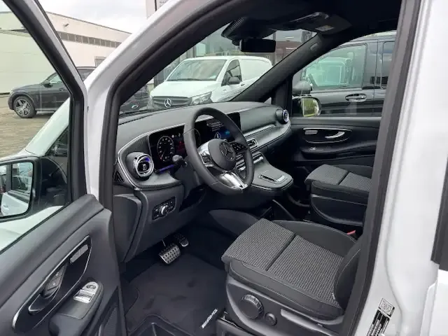 Mercedes-Benz V 220
