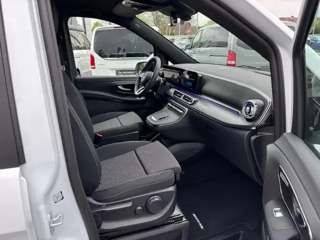 Mercedes-Benz V 220