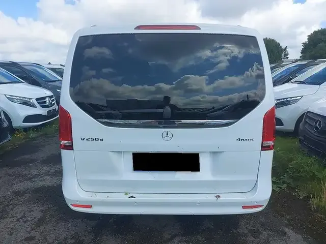 Mercedes-Benz V 250