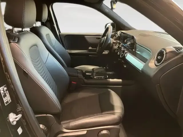 Mercedes-Benz GLB 220