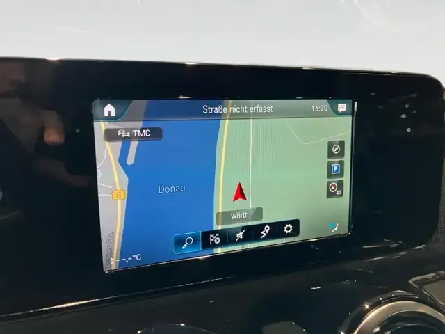 Mercedes-Benz GLB 220