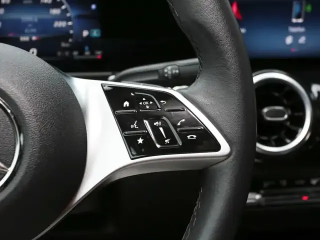 Mercedes-Benz GLB 220