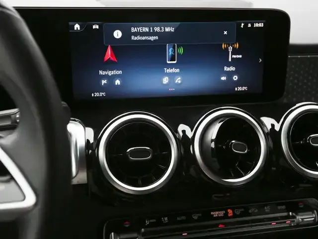 Mercedes-Benz GLB 220