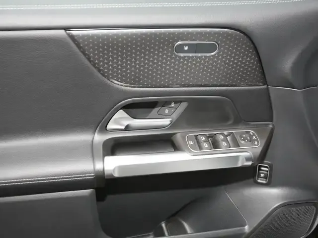 Mercedes-Benz GLB 220