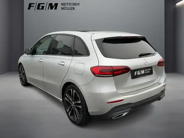 Mercedes-Benz B 220